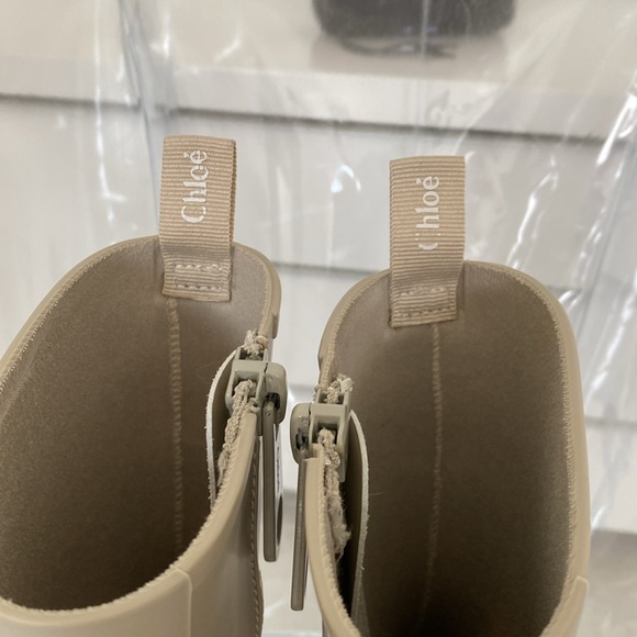 (SOLD***💘😍)CHLOÉ BETTY RUBBER RAIN BOOT - Picture 13 of 16
